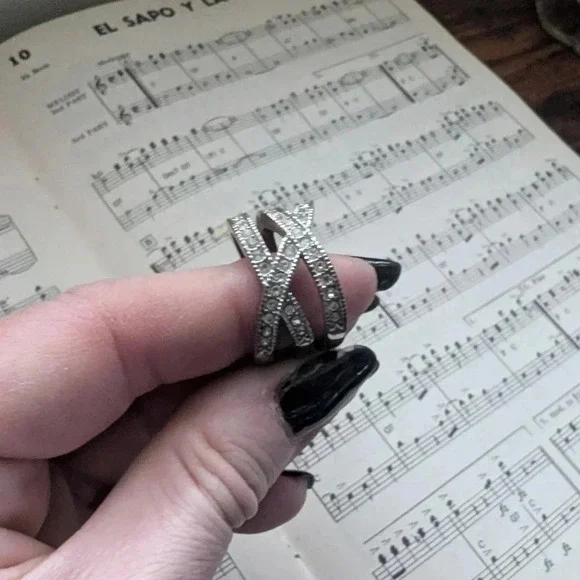 Elegant Silver-Tone Crystal Ring Criss Cross Design Size 7 - Picture 7 of 8